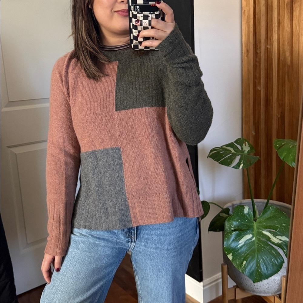 360 Cashmere Colorblock Crew neck Sweater. Size M
